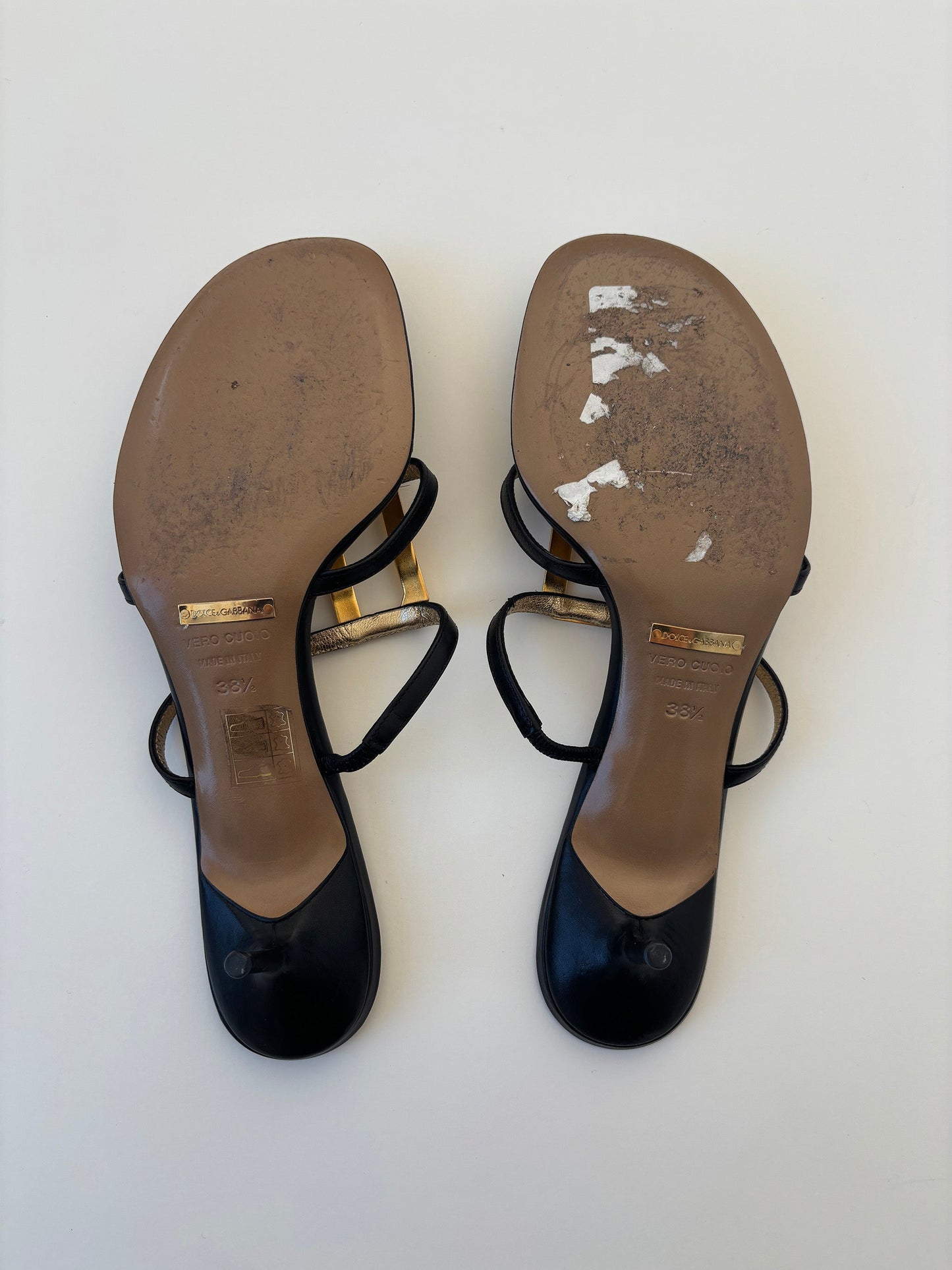 Dolce & Gabbana 2000s golden logo thong kitten heels (EU 38,5 / US 8)
