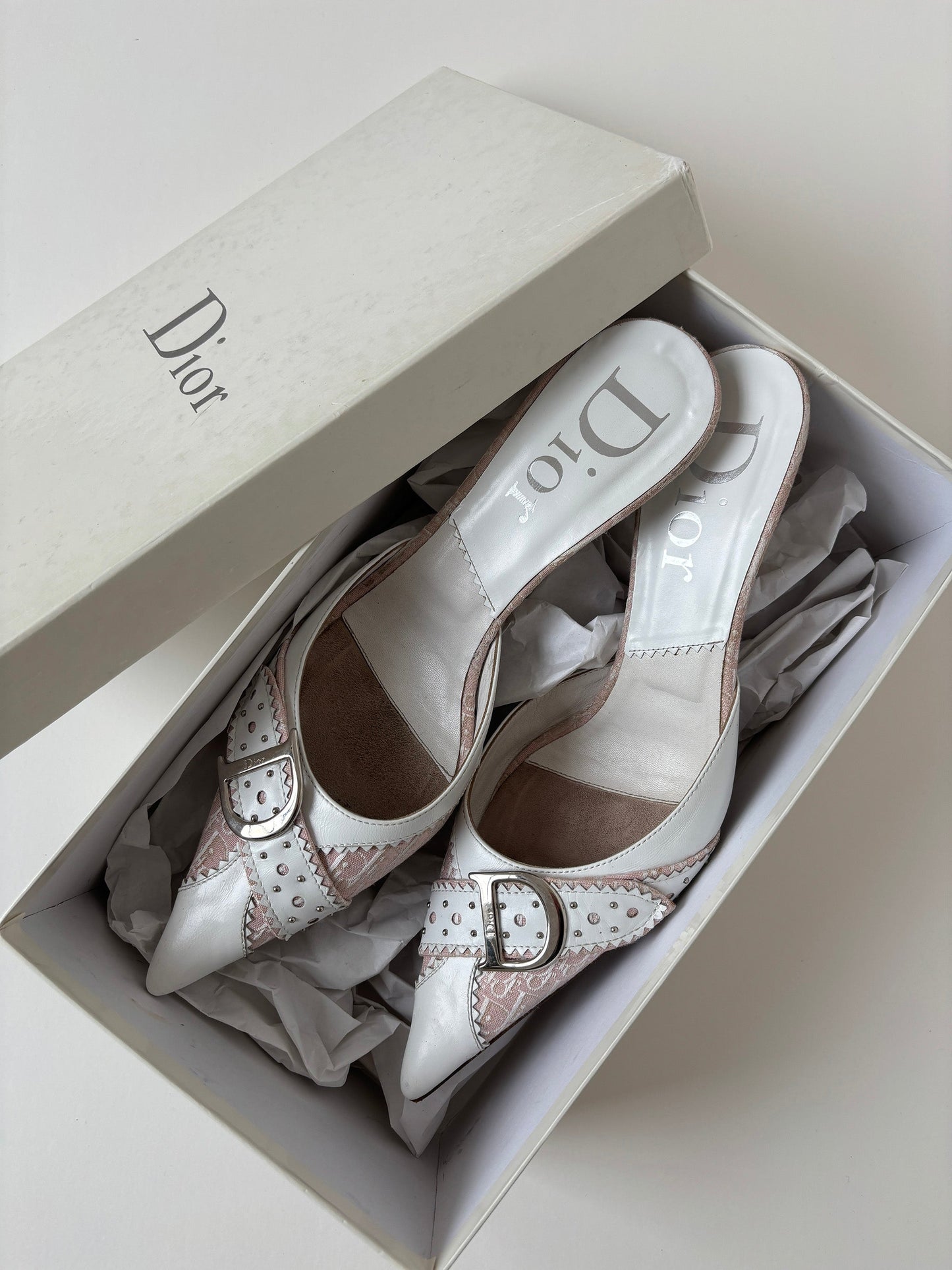 Christian Dior S/S 2003 by John Galliano white trotter kitten heel buckle mules (EU 39,5 / US 9) (Kopie)