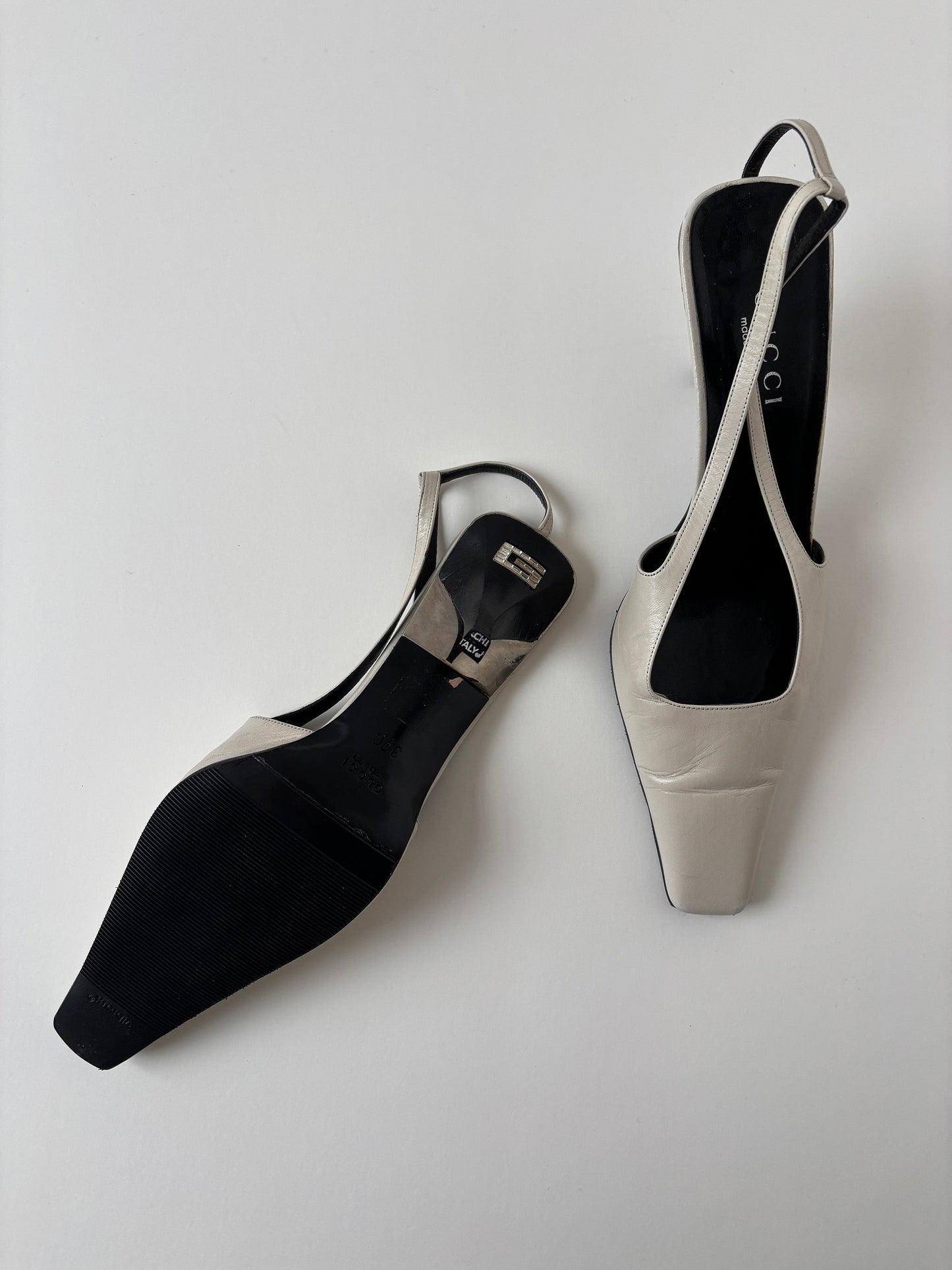 Gucci by Tom Ford S/S 1998 cream white sling back kitten heels (EU 39 / US 8.5) - Image 2