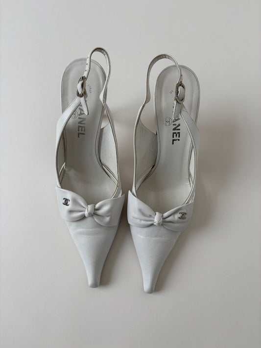 Chanel 2000s by Karl Lagerfeld white bow heels (EU 38 / US 7.5)