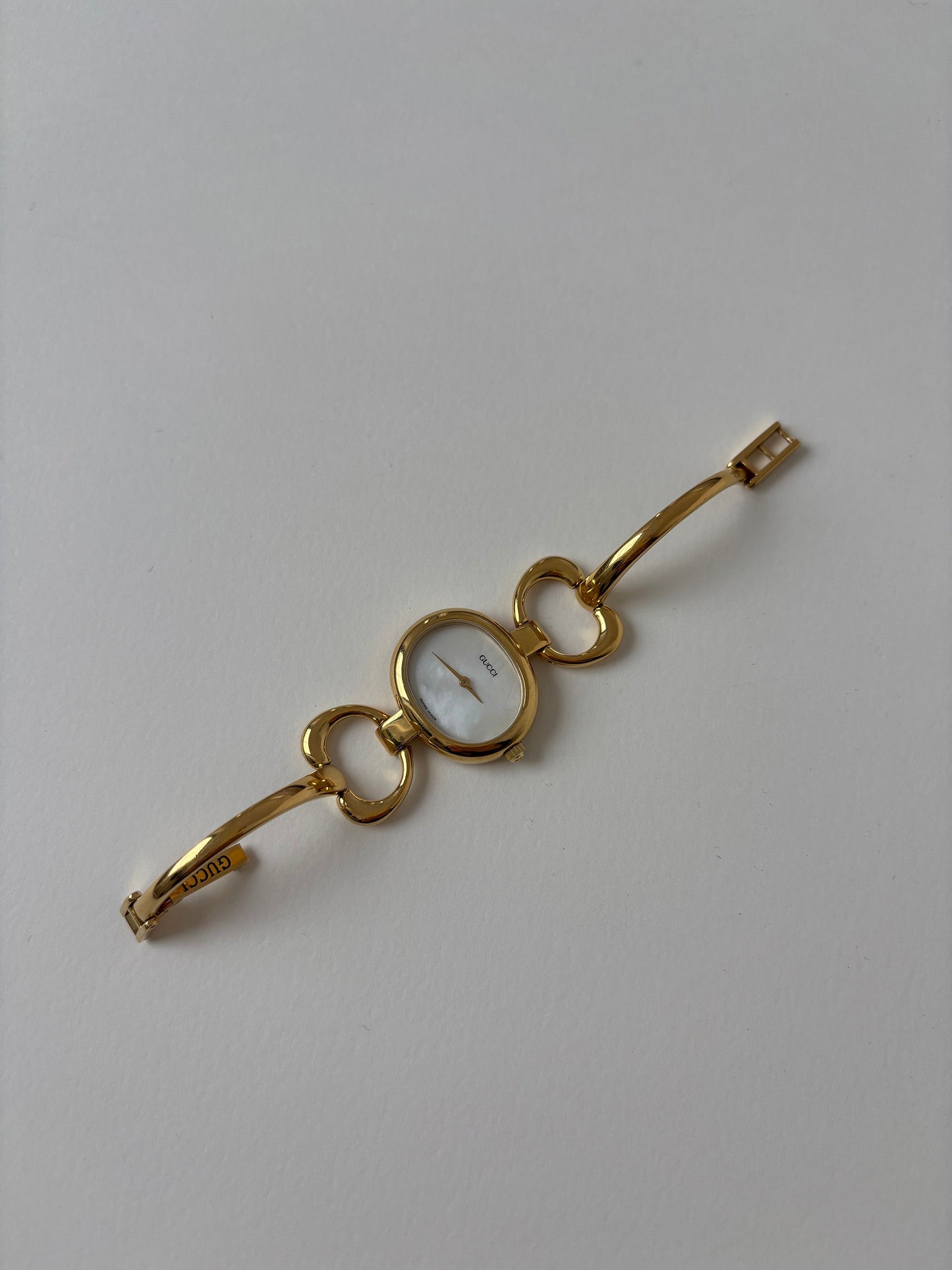 Gucci 1990s 18K gold plated mother of pearl bangle watch - Image 3