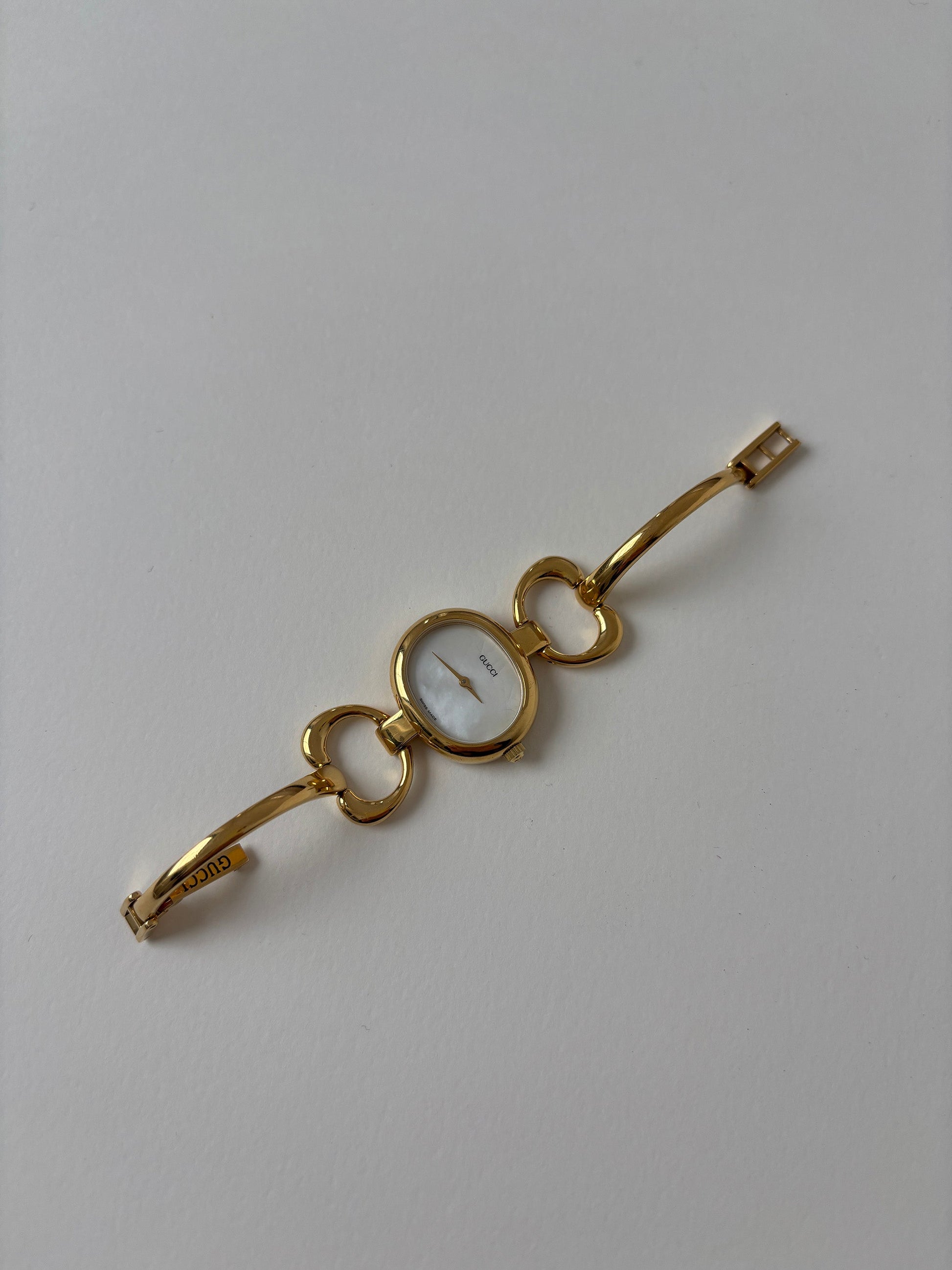 Gucci 1990s 18K gold plated mother of pearl bangle watch - Image 3