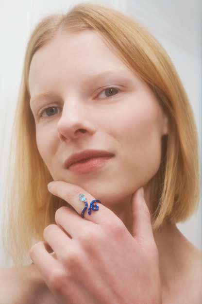 STUDDED BABY VINE RING IN METALLIC NAVY - Image 2